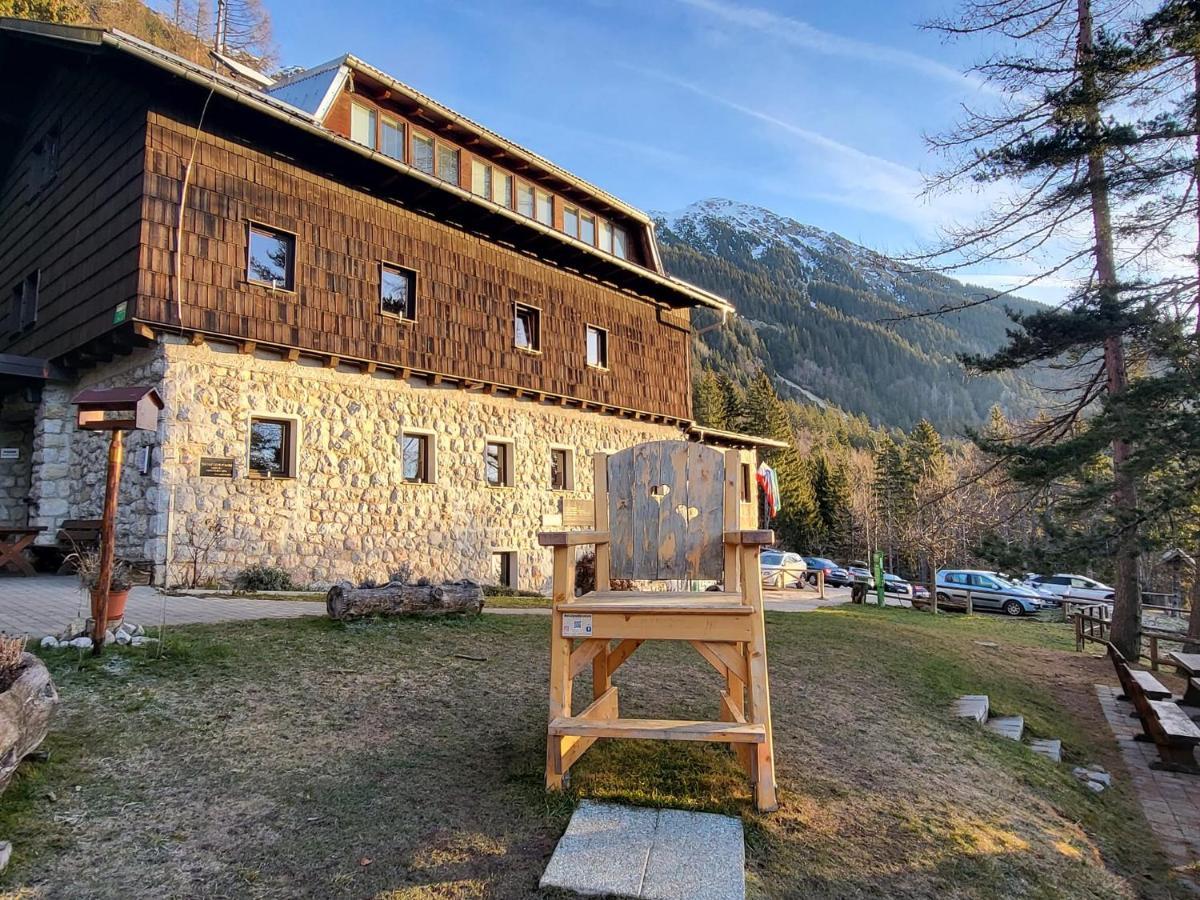 Valvasorjev Dom Pod Stolom Hostel Zirovnica Exterior photo